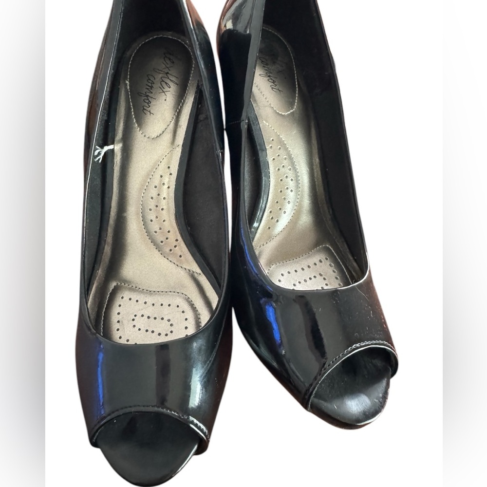 Ladies, black patent leather, high heels, nine wide